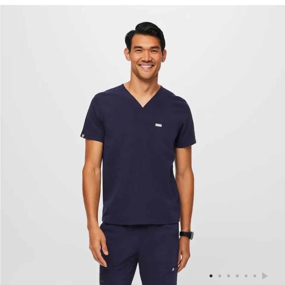 Men’s extra small figs, scrub top